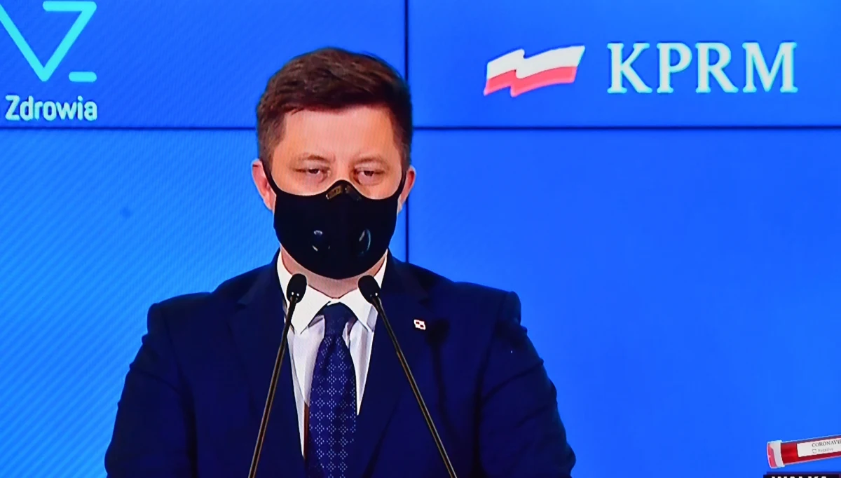 Ostatni tydzień pozwala stwierdzić, że mamy pewną stabilizację, jeśli chodzi o dynamikę zachorowań - podkreślał na konferencji prasowej we wtorek szef KPRM Michał Dworczyk. Poinformował również o oddaniu we wtorek kolejnych 200 łóżek w szpitalu tymczasowym na Stadionie Narodowym.