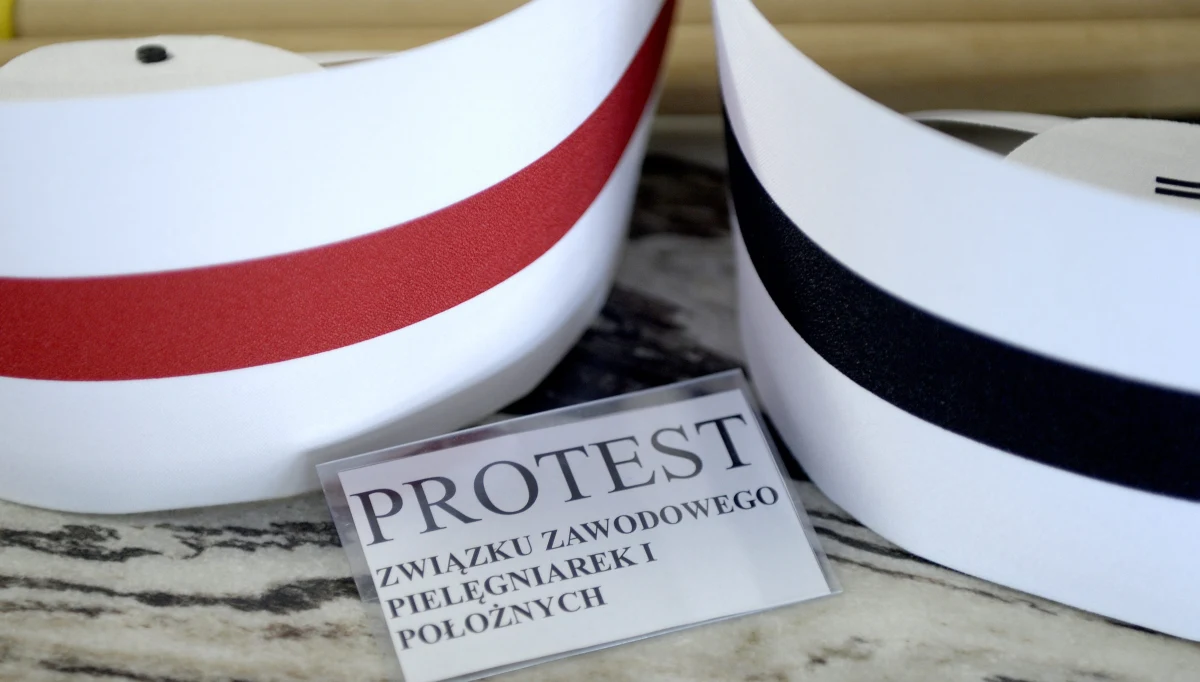 ​"Ogólnopolski Związek Zawodowy Pielęgniarek i Położnych podjął decyzje o podjęciu przygotowań do wszczęcia sporów zbiorowych. Następnym krokiem może być strajk generalny" - napisała Dorota Gardias, przewodnicząca Forum Związków Zawodowych i wiceprzewodnicząca Rady Dialogu Społecznego. Pielęgniarki domagają się publikacji ustawy covidowej, zakładającej dodatek dla medyków w wysokości 100 proc. wynagrodzenia.