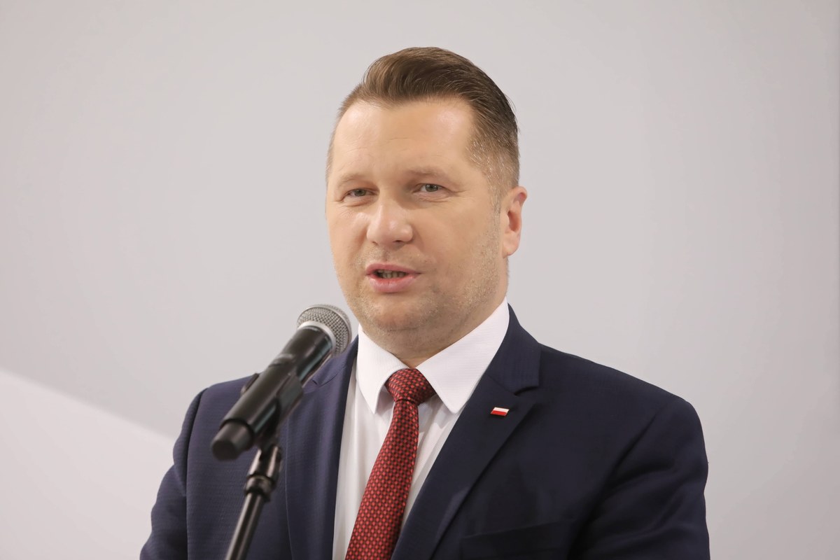 Ponad 88 tys. osób złożyło podpisy pod petycją o odwołanie z funkcji ministra edukacji i nauki Przemysława Czarnka w ramach akcji "Stop deMENtażowi edukacji". Przedstawiciele inicjatywy przekazali dokument do Kancelarii Prezesa Rady Ministrów.