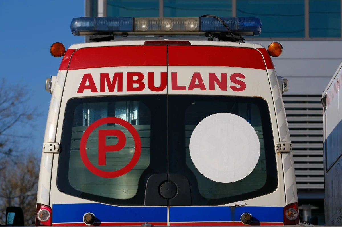 Poważny wypadek na warszawskiej Białołęce. Ciężarówka potrąciła kobietę i dziecko. Oboje trafili do szpitala.