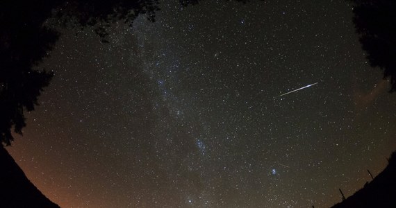Specjaliści z dziedzin geologii i astrofizyki oraz pasjonaci rozpoczęli poszukiwania meteorytu, który w poniedziałek rano spadł na terenie dystryktu Evora w południowo-wschodniej Portugalii. Pojawienie się obiektu w atmosferze zarejestrowały liczne kamery.
