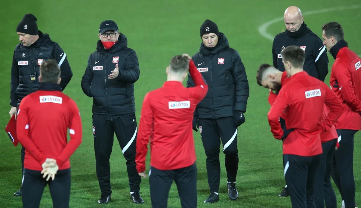 Polscy piłkarze zmierzą się dzisiaj - na zakończenie grupowych zmagań w Lidze Narodów - z drużyną Holandii. Podopieczni trenera Jerzego Brzęczka mają wciąż niewielką szansę na awans do turnieju finałowego, ale przede wszystkim chcą zrehabilitować się za porażkę w fatalnym stylu z Włochami.