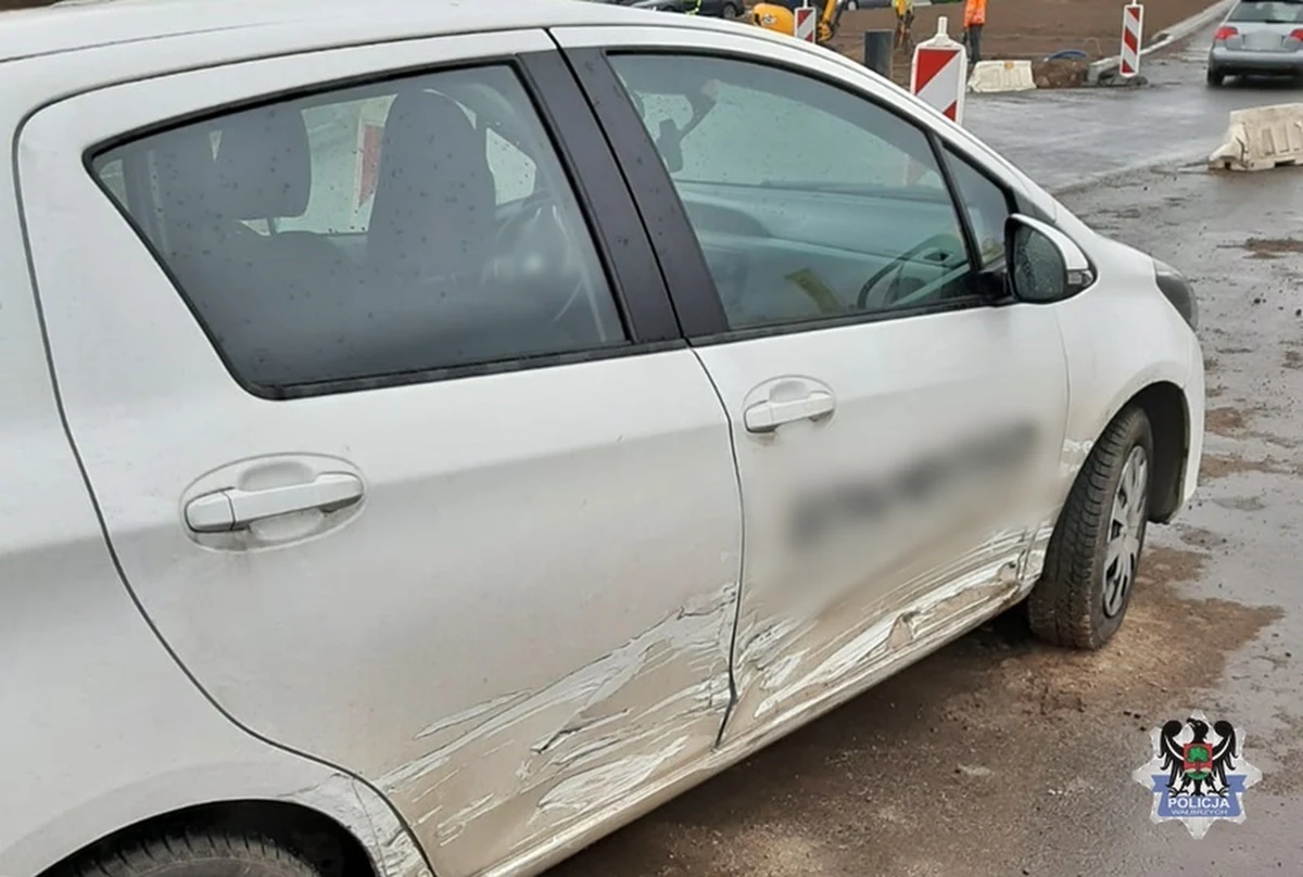 Do niecodziennego zdarzenia doszło we wtorek  na jednym ze skrzyżowań o ruchu okrężnym w Szczawnie-Zdroju - informują policjanci. Rozpoczęło się od niegroźnie wyglądającej kolizji, a mogło zakończyć poważnym wypadkiem drogowym. 