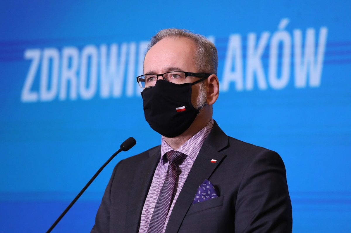 "Przekształcenie łóżek szpitalnych na covidowe i wprowadzenie na dużą skalę teleporad ograniczają dostępność leczenia" - przyznaje minister zdrowia Adam Niedzielski. Jak poinformował, zespół przy kierowanym przez niego resorcie opracował wytyczne, kiedy teleporada powinna być stosowana, a kiedy nie.