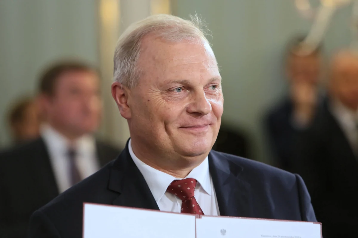 "Moje członkostwo w Prawie i Sprawiedliwości jest kwestią otwartą" - oświadczył Lech Kołakowski po spotkaniu z prezesem PiS Jarosławem Kaczyńskim oraz przewodniczącym klubu Ryszardem Terleckim. Poseł w planach ma kolejne spotkanie z Kaczyńskim, które przesądzi o jego przyszłości w partii. Kołakowski wczoraj na antenie RMF FM poinformował, że odchodzi z klubu. Zapowiedział także możliwość utworzenia nowego koła parlamentarnego. W jego opinii mogłoby to pozbawić PiS sejmowej większości, czemu zaprzeczył Ryszard Terlecki. 