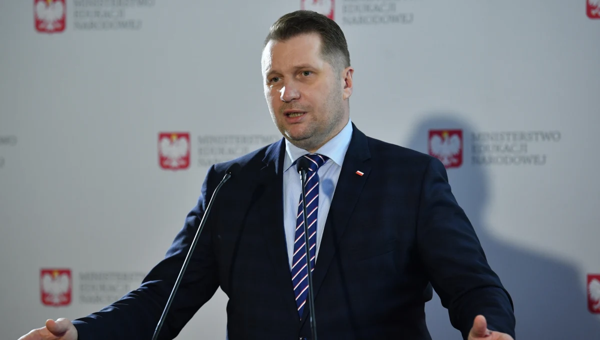 Poseł PiS, szef MEN Przemysław Czarnek oraz poseł PiS Jacek Żalek zostali ukarani przez Komisję Etyki Poselskiej naganą za "obraźliwe słowa dotyczące osób LGBT" - poinformowała przewodnicząca komisji Monika Falej (Lewica). Upomnienie otrzymał też Grzegorz Braun z Konfederacji. 