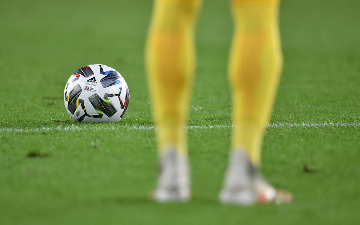 UEFA ukarała Norwegię porażką walkowerem za mecz Ligi Narodów z Rumunią, który miał odbyć się 15 listopada. Do spotkania dywizji B nie doszło, ponieważ po wykryciu zakażenia koronawirusem u jednego z piłkarzy Norwegowie nie polecieli do Bukaresztu.