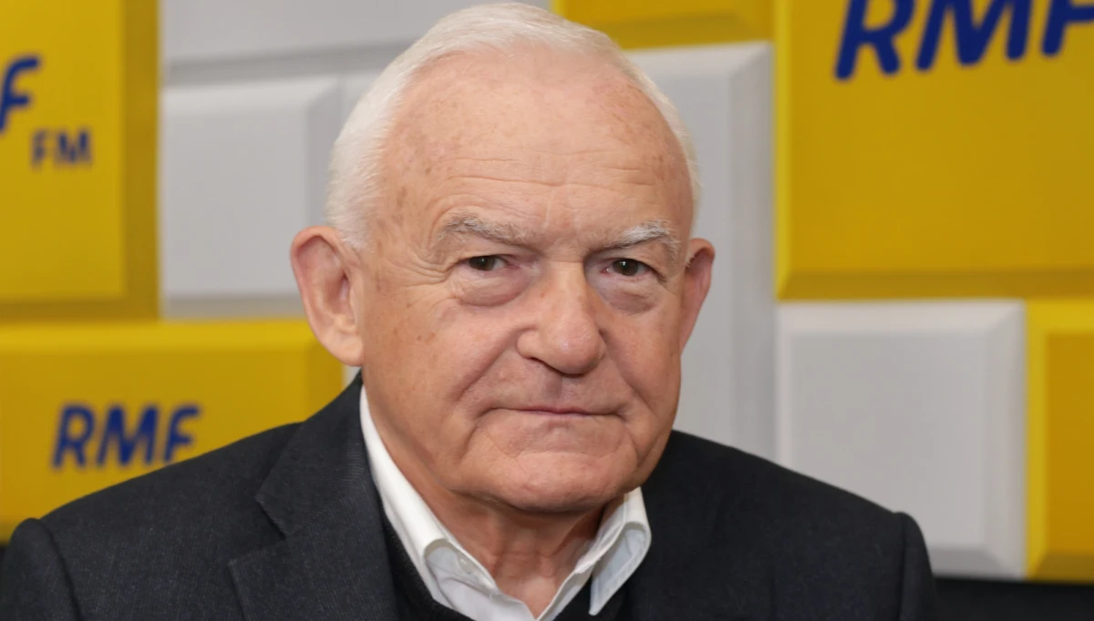 "Współczesną praworządność zobaczyliśmy wczoraj w Sejmie, kiedy pan Kaczyński śmieszny, ale i groźny mitoman, miotał groźby w kierunku opozycji" - mówi gość Porannej rozmowy w RMF FM Leszek Miller. Pytany o powiązanie unijnego budżetu z praworządnością, odpowiedział: oczywiście, że Polska ma prawo do weta. 