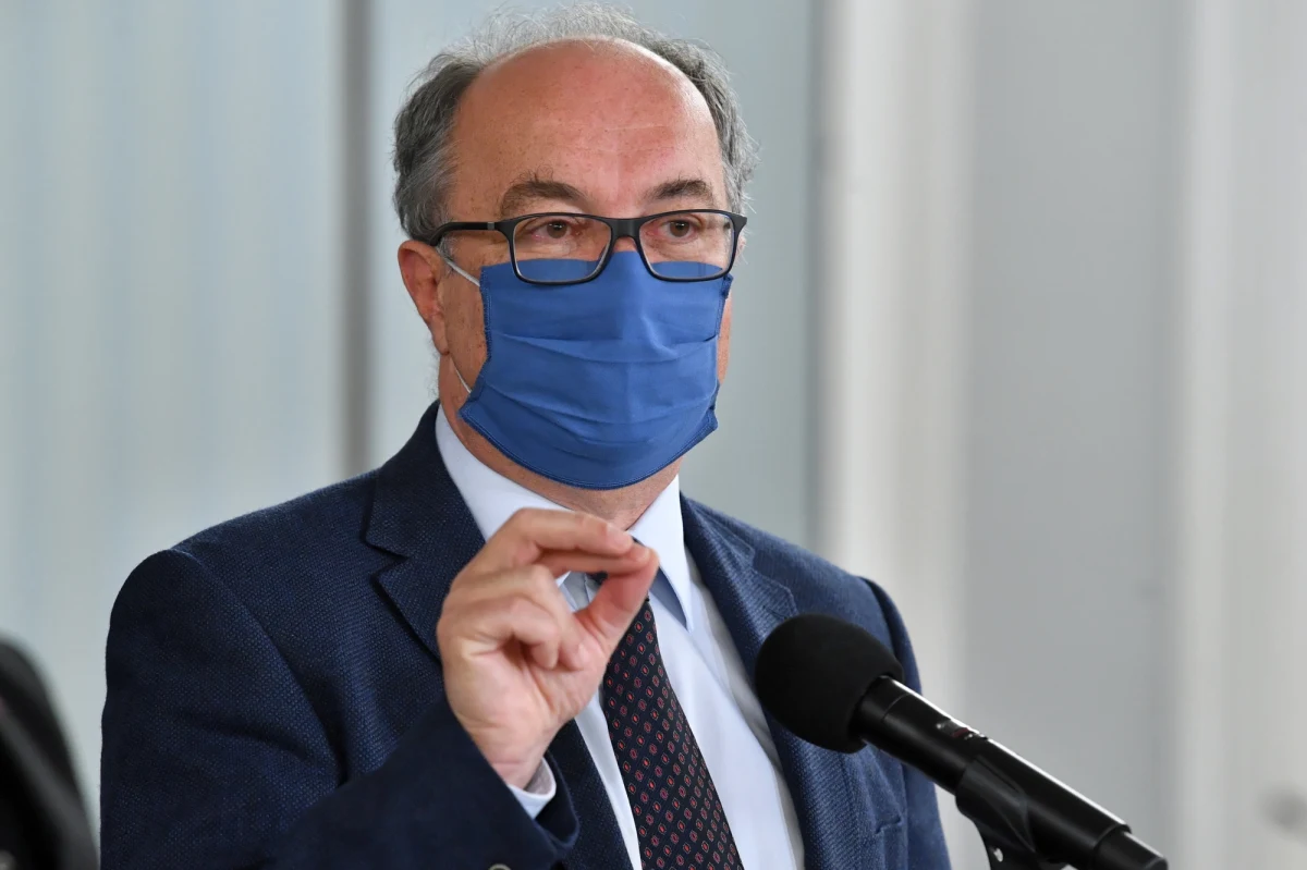 Politycy Lewicy poinformowali, że policja "blokowała fizycznie" przejście do Sejmu wicemarszałka Włodzimierza Czarzastego. Na nagraniu umieszczonym przez konto Lewicy na Twitterze widać, jak po starciu Czarzasty domaga się, by funkcjonariusze powiedzieli mu, kto dowodzi akcją policji. Komendant Stołeczny Policji polecił wyjaśnienie incydentu. "Nie złożę skargi na policjantów, którzy mnie pchnęli; oni się zagubili w państwie, w którym nie ma reguł, nie ma zasad i sami nie wiedzą przeciwko komu są wysyłani, ci, którzy ich wysyłają kiedyś za to odpowiedzą" - stwierdził wicemarszałek.