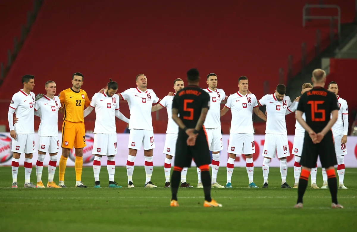 Nasza piłkarska kadra rozegrała w tym roku osiem meczów w ciągu 75 dni. W tak krótkim czasie zamknął się okres występów drużyny Jerzego Brzęczka. Selekcjoner mocno rotował składem. Dał szansę aż 30 zawodnikom. W tym gronie była spora grupa debiutantów. Oto podsumowanie jesiennych meczów naszej drużyny, która rok zakończyła porażką 1:2 z Holandią.