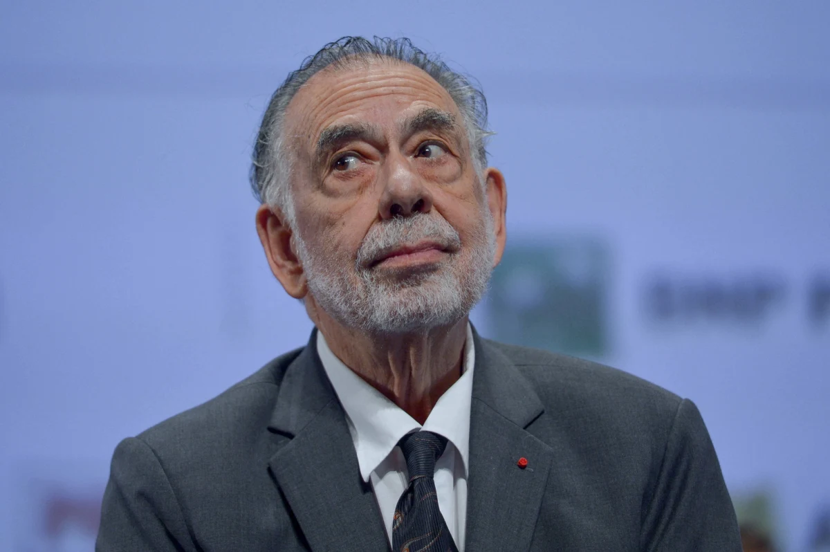 Francis Ford Coppola na nowo zmontował swój kultowy film "Ojciec chrzestny III". "The Godfather Coda: The Death of Michael Corleone" ma nowy początek i zakończenie. W sieci pojawił się pierwszy zwiastun nowej, reżyserskiej wersji filmu.