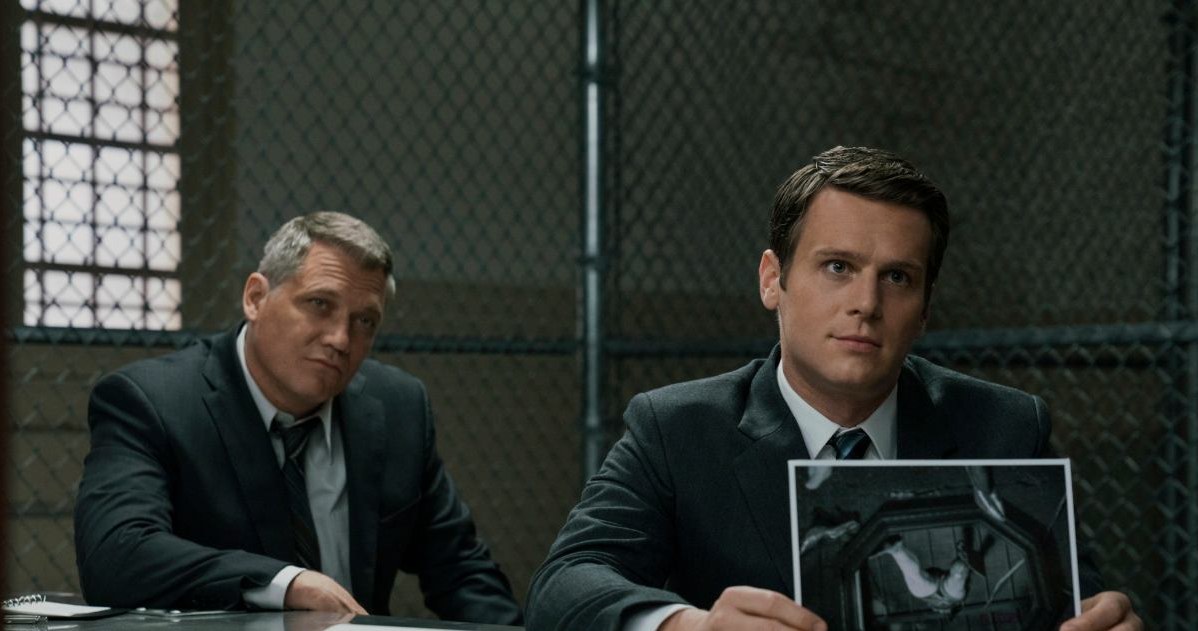 Choć produkowany przez Netflix serial kryminalny "Mindhunter" nie został oficjalnie skasowany, to pod koniec ubiegłego roku występujący w nim aktorzy zostali zwolnieni ze swoich kontraktów. Tym samym powstanie trzeciego sezonu zostało odłożone na czas nieokreślony. Twórca "Mindhuntera" David Fincher zdradził w wywiadzie dla magazynu "Variety" kilka informacji odnośnie tego jednego z najlepiej ocenianych seriali Netfliksa. Nie są to dobre wieści dla fanów tej produkcji.