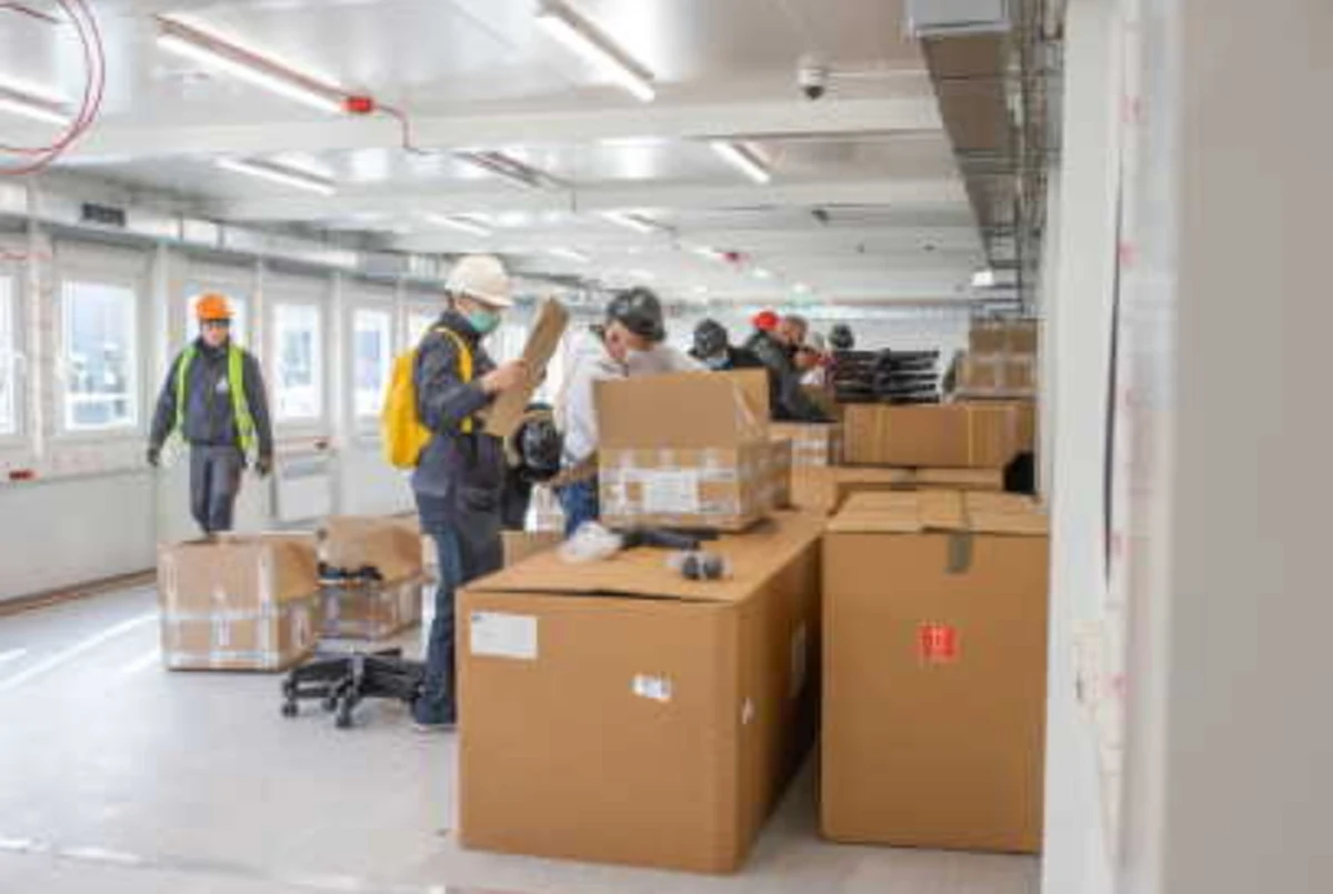 PKN Orlen zakończył pierwszy etap budowy szpitala tymczasowego w Płocku (Mazowieckie). Na przyjęcie pacjentów z koronawirusem gotowych jest 100 łóżek. Do końca listopada powstanie kolejnych 100 miejsc. 