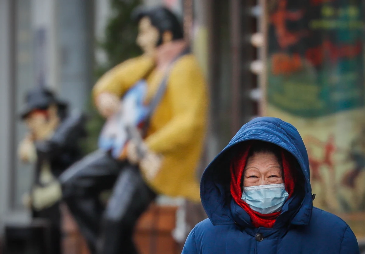Lockdown powinien być dla rządów "ostatnią deską ratunku" – uważa regionalny dyrektor Światowej Organizacji Zdrowia w Europie dr Henri Kluge. Jego zdaniem, noszenie maseczek to nie panaceum, ale gdyby nosiło je 95 proc. ludzi, lockdowny nie byłyby konieczne.