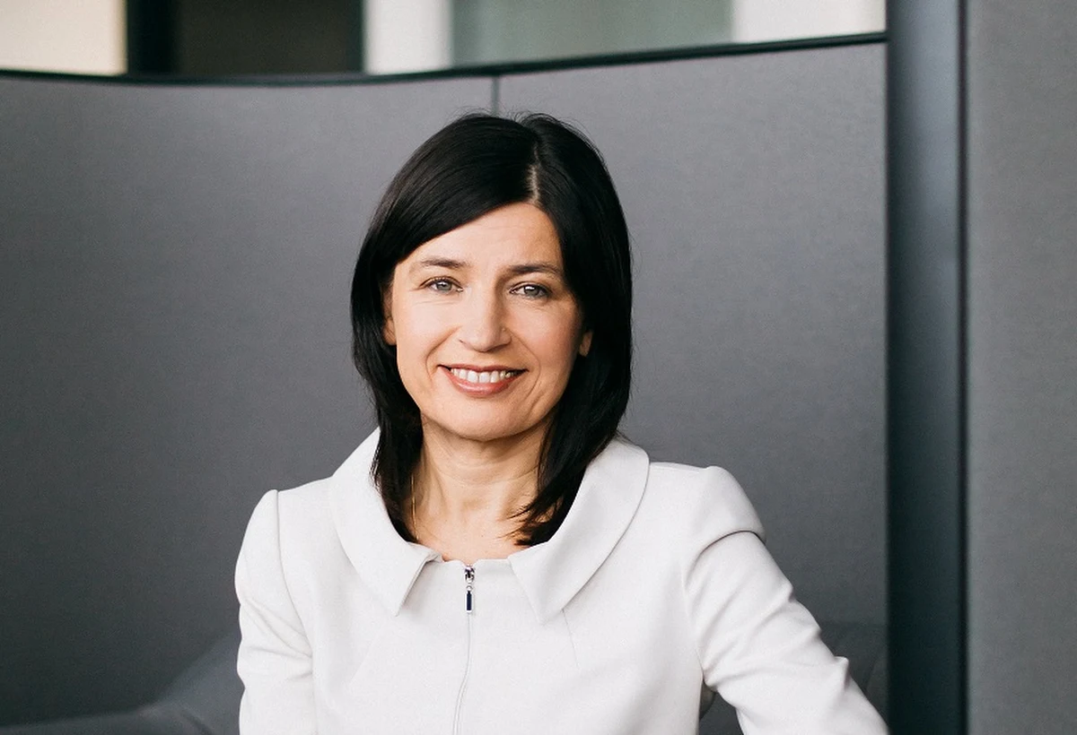 "Nie bardzo wiemy, w jaki sposób dać sobie radę z drugą falą pandemii, a jednocześnie każdy tęskni do normalnego życia. Jeżeli dostrzeżemy, że szczepienia mogą być środkiem, który pozwoli nam wrócić do normalności i nie przynoszą ze sobą ryzyka, to powinno nas do szczepień przekonać" - mówi RMF FM dr Mariola Fotin-Mleczek z firmy CureVac w Tybindze w Niemczech. Polka, która kieruje zespołem badaczy pracujących nad szczepionką przeciwko koronawirusowi SARS-CoV-2, przekonuje że pierwsze doniesienia o skuteczności szczepionek innych firm to dobra wiadomość, która zwiększa nadzieję na sukces także ich badań.