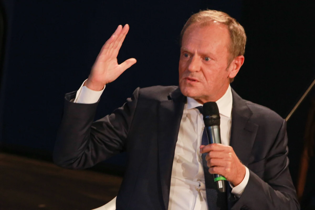 Czas na zjednoczenie wysiłków całej opozycji. Sprawy zaszły zbyt daleko. To polskie "być albo nie być” - napisał Twitterze były premier i były szef Rady Europejskiej Donald Tusk. 