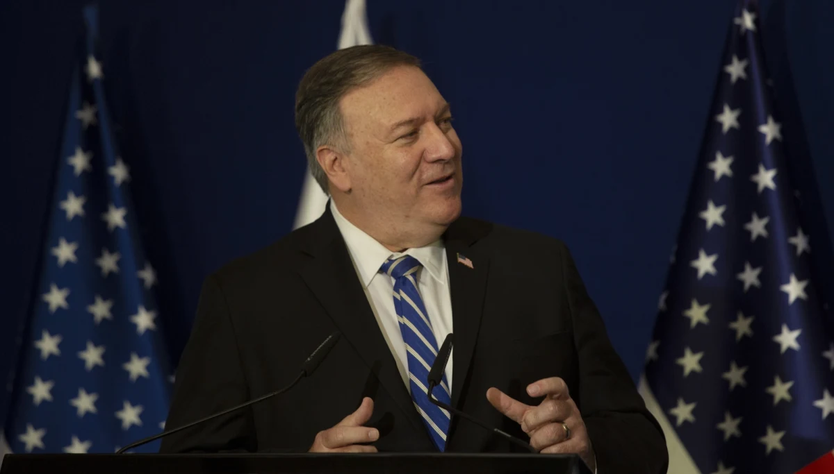 Sekretarz stanu USA Mike Pompeo jako pierwszy szef amerykańskiej dyplomacji udał się na okupowane przez Izrael Wzgórza Golan i odwiedził izraelskie osiedle na okupowanym Zachodnim Brzegu, gdzie powstaje wino nazwane jego imieniem. 