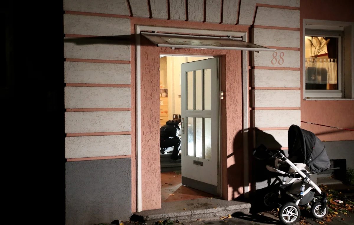 Uzbrojony w nóż mężczyzna zaatakował kilka osób w kamienicy w Oberhausen na zachodzie Niemiec. Jak poinformowała miejscowa policja, w ataku obrażenia odniosły cztery osoby.