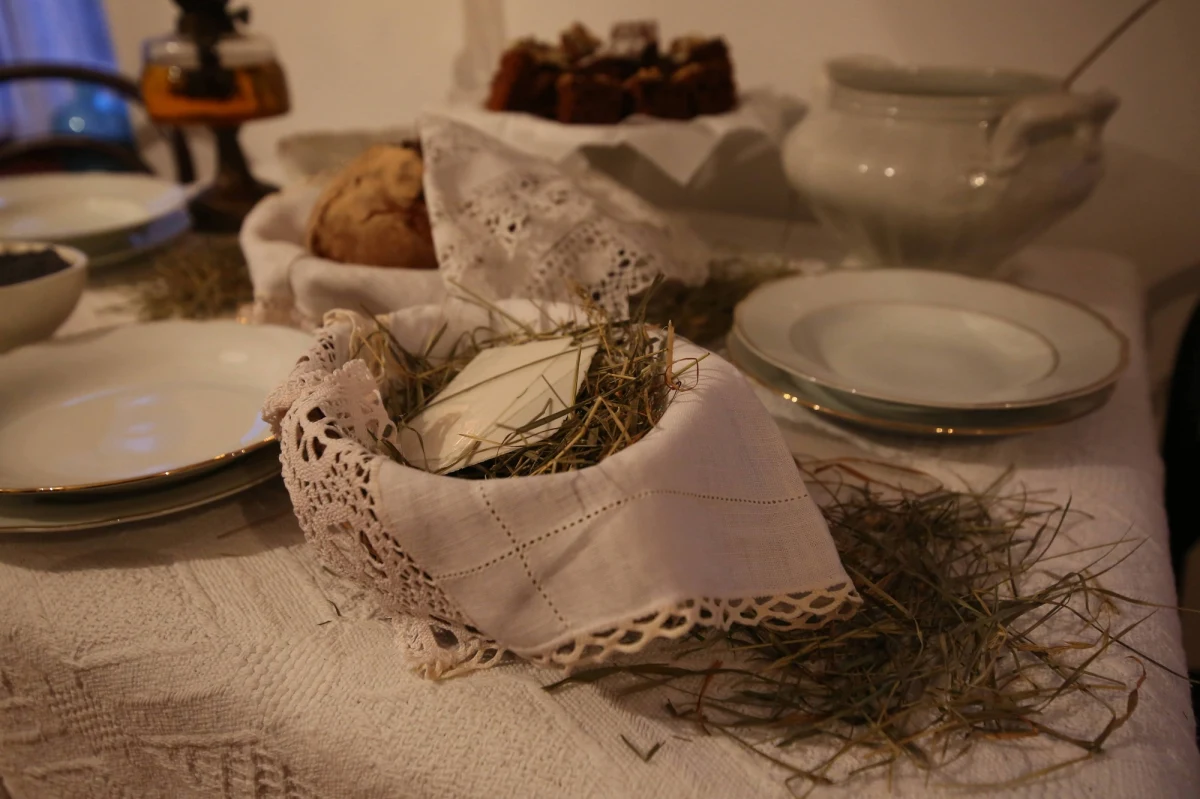 Jako minister zdrowia, który odpowiada za zabezpieczenie zdrowia Polaków, będę rekomendował, abyśmy spędzili święta w domach z najbliższą rodziną, ale bez dalszych znajomych - zapowiedział w wywiadzie dla piątkowego "Super Expressu" minister zdrowia Adam Niedzielski.
