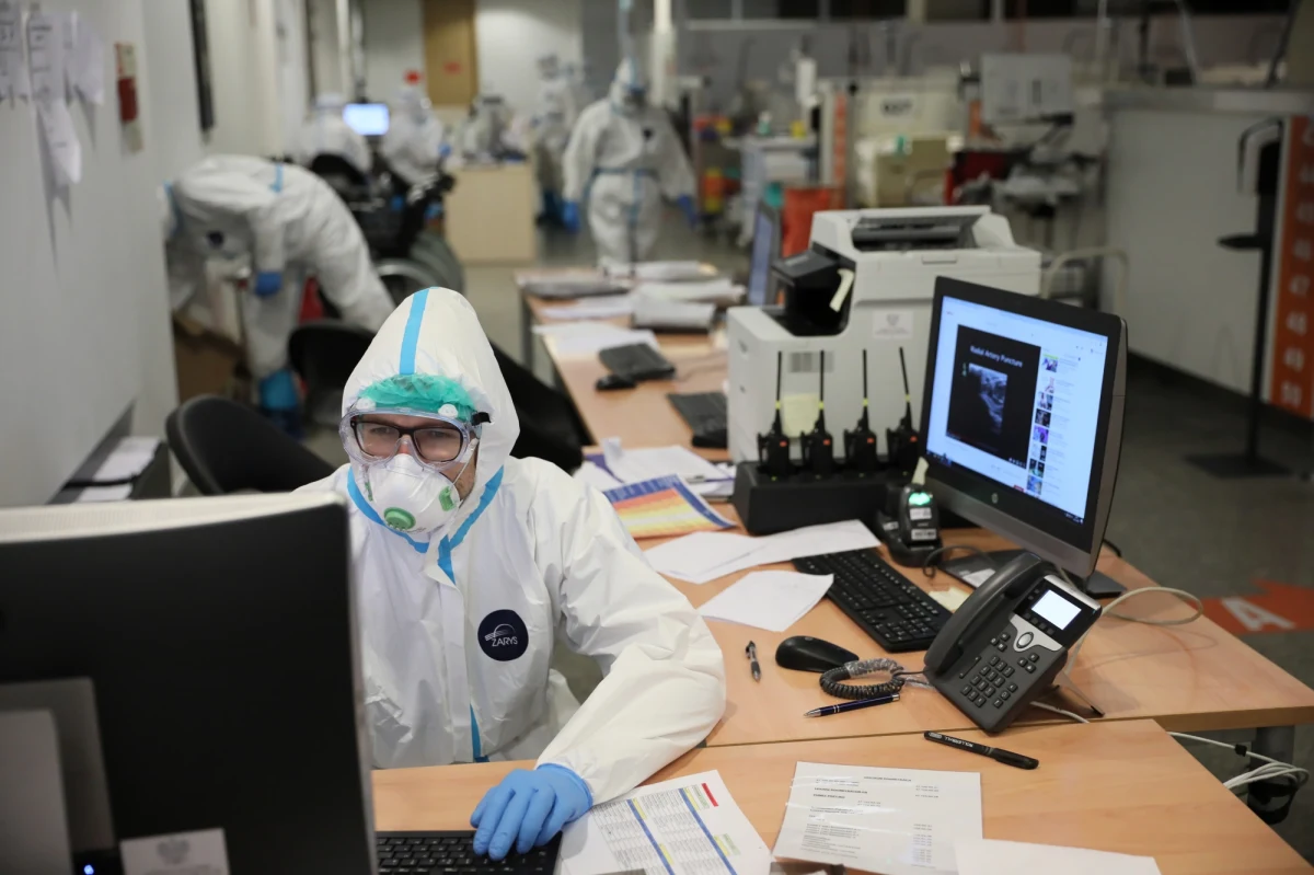 Ministerstwo Zdrowia informuje o 22 464 nowych przypadkach zakażenia koronawirusem. Ostatniej doby zmarło 626 chorych na Covid-19. Bilans epidemii koronawirusa w Polsce to 819 262 zakażonych. Nie żyje 12 714 spośród nich.