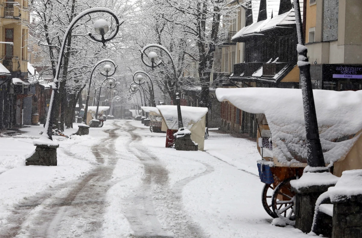 Jeszcze nie wiadomo, czy będzie można otworzyć hotele i pensjonaty na Boże Narodzenie i sylwestra, a oszuści już postanowili skorzystać z okazji. W internecie można już znaleźć fałszywe oferty noclegów pod Tatrami. 