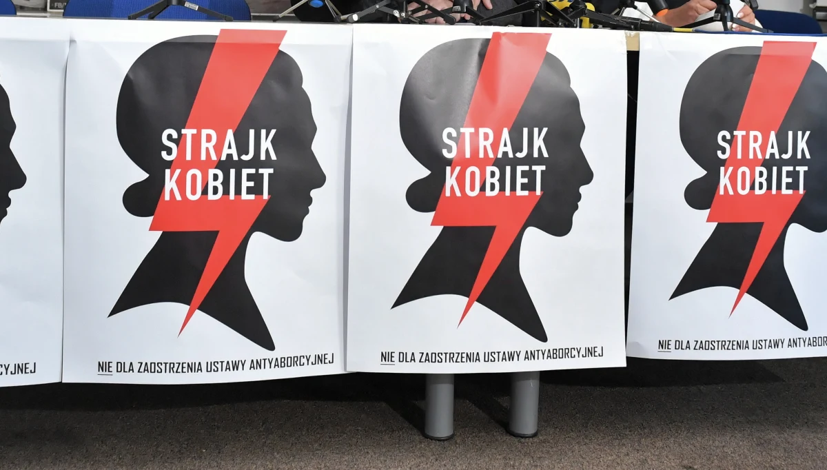 Policja skierowała do sądu sprawę 14-latka z Krapkowic w Opolskiem. Według policjantów, którzy m.in. pojawili się w domu nastolatka, miał on nawoływać do zgromadzenia. Chodzi o akcję organizowaną w ramach Strajku Kobiet. Nastolatek odpiera zarzuty twierdząc, że jedynie zamieszczał informacje o zapowiadanym wydarzeniu. 