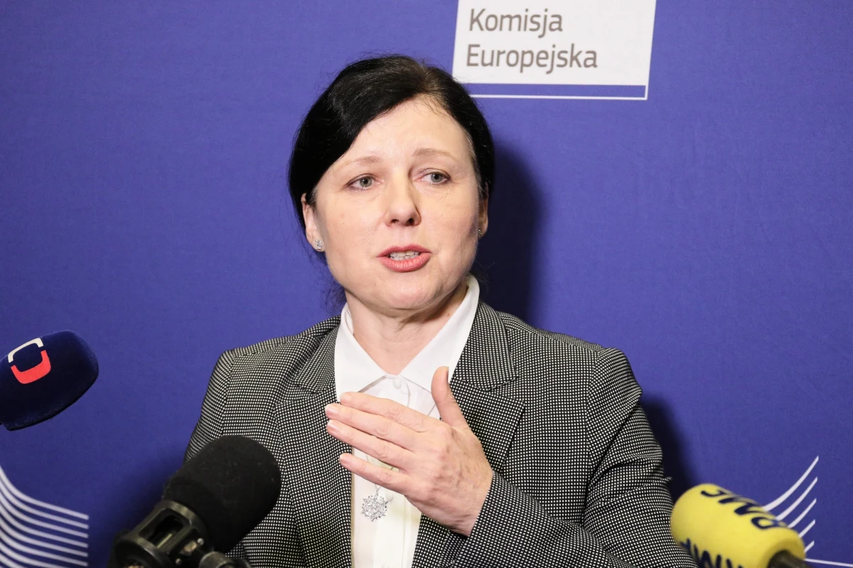 Mechanizm wiążący fundusze UE z praworządnością nie jest ideologiczny; jest on bardzo mocno zakotwiczony w prawie - przekonywała wiceszefowa KE Vera Jourova. Oczekiwanie, że pieniądze podatników trafią tam, gdzie praworządność nie jest zagrożona, to absolutne minimum - dodała.