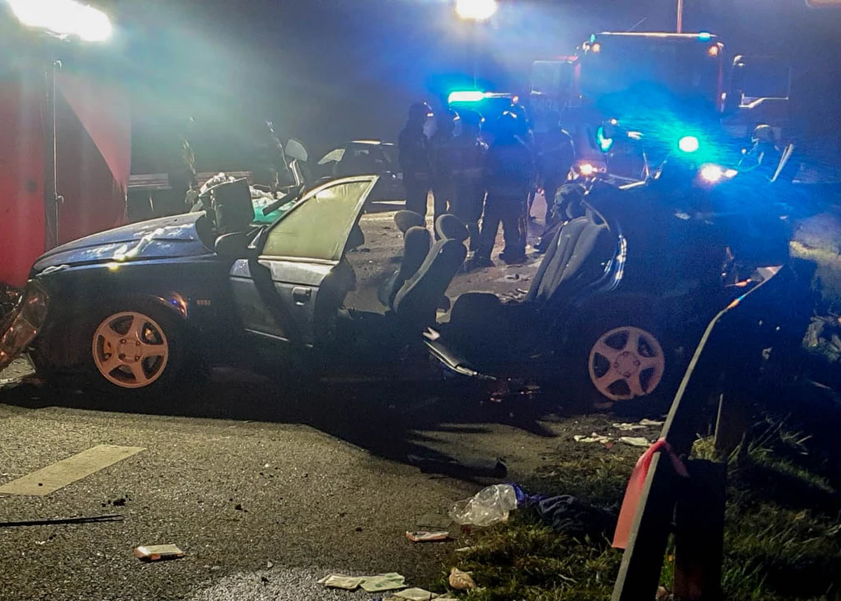 Pięć osób zostało rannych w wypadku w rejonie miejscowości Bierzów w powiecie brzeskim w Opolskiem. Doszło tam do zderzenia dwóch samochodów.