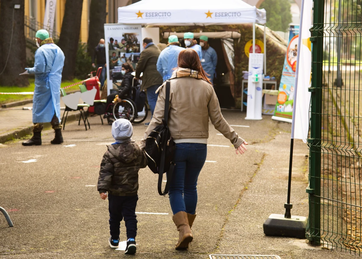 103 tysiące osób zbadano w piątek na obecność koronawirusa w autonomicznej prowincji Górna Adyga na północy Włoch w ramach masowych testów, przeprowadzanych z inicjatywy tamtejszych władz. Testy będą trwały cały weekend.