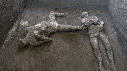 40-latek w płaszczu i jego młody niewolnik. Spektakularne odkrycie w Pompejach