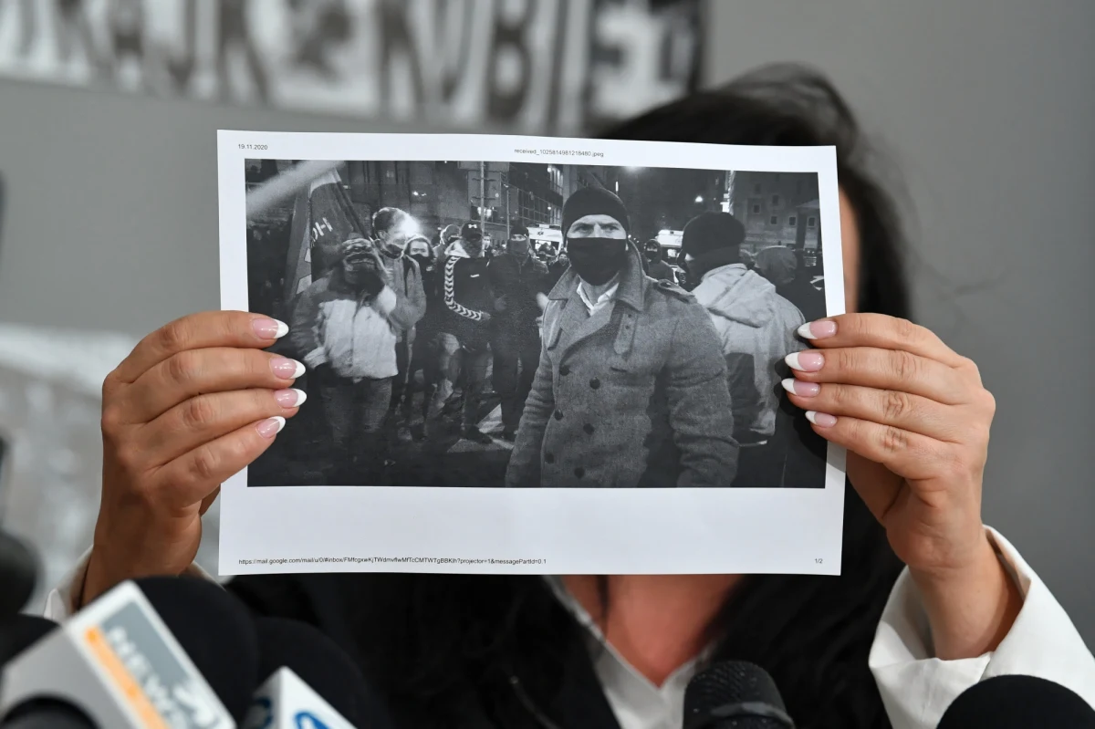 Gdzie w rządowych statystykach podziało się kilkanaście tysięcy przypadków zakażeń koronawirusem? Ma to w poniedziałek wyjaśnić Ministerstwo Zdrowia. W nadchodzącym tygodniu mamy poznać decyzję rządu Mateusza Morawieckiego, dotyczące pomocy dla branż poszkodowanych przez obostrzenia nakładane w związku z epidemią. A już w poniedziałek na ulicach Warszawy ponownie pojawi się Ogólnopolski Strajk Kobiet.