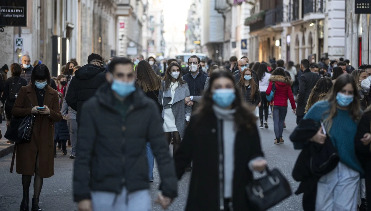 562 osoby zmarły ostatniej doby we Włoszech na Covid-19, zarejestrowano 28 337 nowych przypadków koronawirusa, o 6 tys. mniej niż dzień wcześniej - ogłosiło w niedzielę Ministerstwo Zdrowia. Dane te uzyskano na podstawie 188 tys. testów. Pozytywny wynik był w 15 proc. testów.