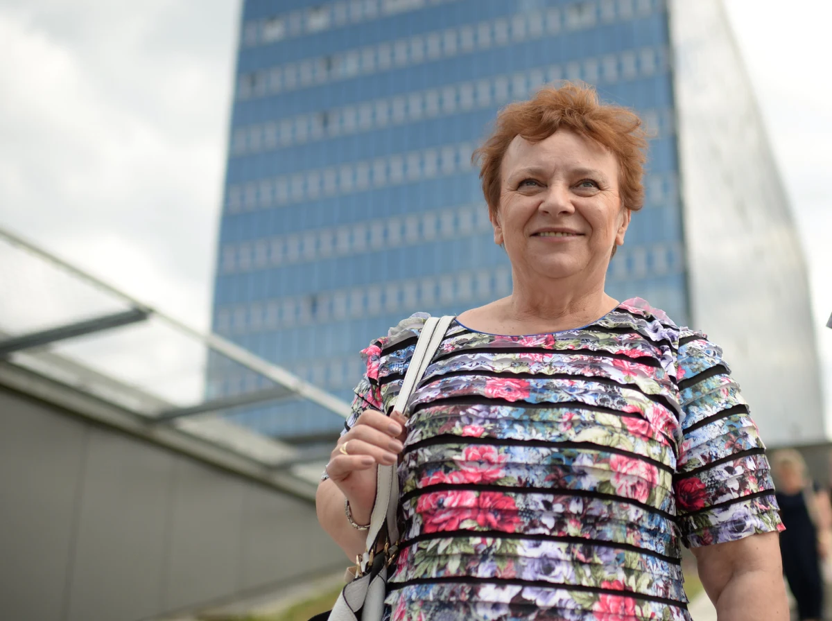 „Od lat jesteśmy wkurzeni na historię naszego zawodu, która się toczy. Nic się nie dzieje, żeby pozyskać nową kadrę pielęgniarską. A to, co wywalczyliśmy, próbuje nam się odebrać” – mówiła Longina Kaczmarska w Popołudniowej rozmowie w RMF FM, pytana o powody zapowiadanego przez pielęgniarki strajku. Wiceprzewodnicząca Ogólnopolskiego Związku Pielęgniarek i Położnych pytana o jego szczegóły, odpowiedziała, że to „słodka tajemnica”. Zapowiedziała, że brane są pod uwagę różne formy protestu, nawet odejście od łóżek pacjentów: "Nikt się nad pielęgniarkami nie lituje. Dość lekceważenia pracowników ochrony zdrowia".