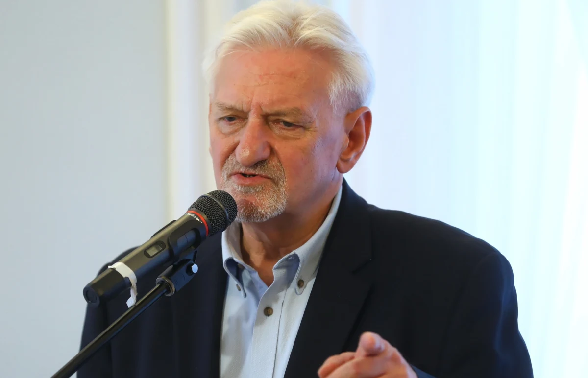 Najbardziej decydujący jest obecny tydzień. Liczba zakażeń powinna spadać. "Jak będzie 15 tys. w piątek lub w czwartek, to już jest dobrze" - powiedział w poniedziałek główny doradca premiera ds. Covid-19 prof. Andrzej Horban.