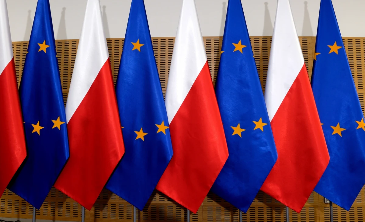 87 proc. badanych uważa, że Polska powinna pozostać członkiem Unii Europejskiej - wynika z sondażu telefonicznego przeprowadzonego przez Kantar dla "Faktów" TVN i TVN24. Przeciwnego zdania jest 8 proc. respondentów. 