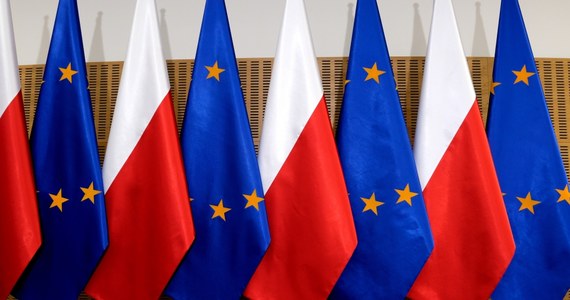 87 proc. badanych uważa, że Polska powinna pozostać członkiem Unii Europejskiej - wynika z sondażu telefonicznego przeprowadzonego przez Kantar dla "Faktów" TVN i TVN24. Przeciwnego zdania jest 8 proc. respondentów. 