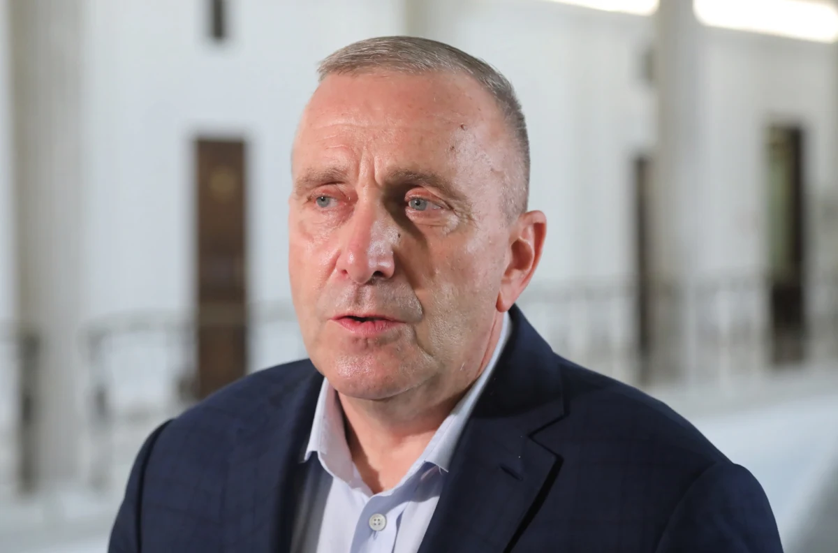 Nie chcę aborcji na życzenie; uważam, że trzeba spokojnie porozmawiać w jaki sposób wrócić do kompromisu aborcyjnego, jak go unowocześnić i dać mu nowe życie - podkreślił lider PO Grzegorz Schetyna w Polsacie. Polityk nie wykluczył, że być może ws. aborcji konieczne będzie referendum.