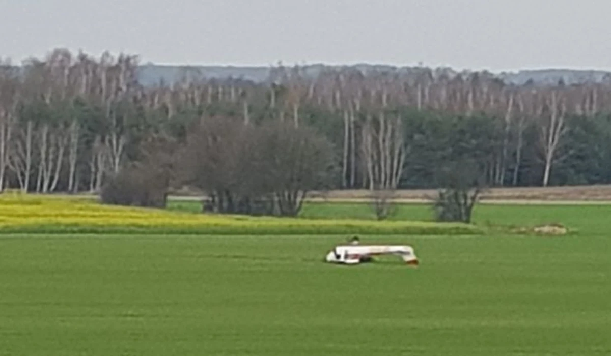 Awionetka awaryjnie lądowała w miejscowości Brzóza w powiecie kozienickim na Mazowszu. Maszyną leciała kobieta, która doznała lekkich obrażeń i została przewieziona do szpitala. Na miejscu pracują strażacy i policjanci. 