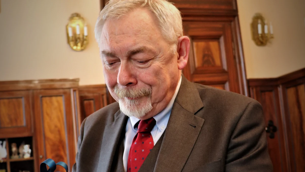 Jacek Majchrowski zakażony koronawirusem. Prezydent Krakowa o tym, że ma pozytywny wynik testu na Covid-19 poinformował na portalu społecznościowym. Zapewnił, że nie czuje się źle. 