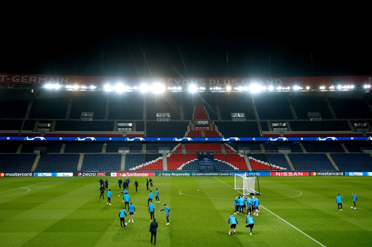 Kłopoty PSG w grupowej tabeli. Barcelona bez Messiego. Szczęsny z szansą na przybliżenie się do awansu. Przed nami pierwsze rewanżowe starcia w grupach piłkarskiej Ligi Mistrzów. Wieczorem będziemy przyglądać się pojedynkowi wymienionego już paryskiego zespołu z RB Lipsk. Jeśli paryżanie przegrają, a Manchester United wygra swój mecz, zespół Tuchela może być jedną nogą poza Ligą Mistrzów.