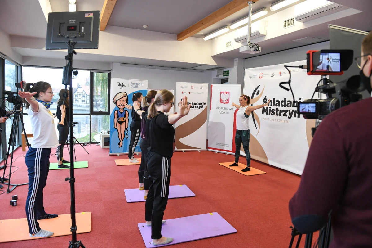 Wybitne mistrzynie sportu – Otylia Jędrzejczak, Magdalena Fularczyk-Kozłowska, Danuta Dmowska-Andrzejuk i Agnieszka Wieszczek-Kordus – wzięły udział w Bydgoszczy w pierwszej odsłonie projektu Fundacji Otylii Jędrzejczak „Śniadanie Mistrzyń – Sport jest Kobietą”. Ze względu na ograniczenia związane z pandemią koronawirusa zajęcia i wykłady odbyły się w systemie online. 