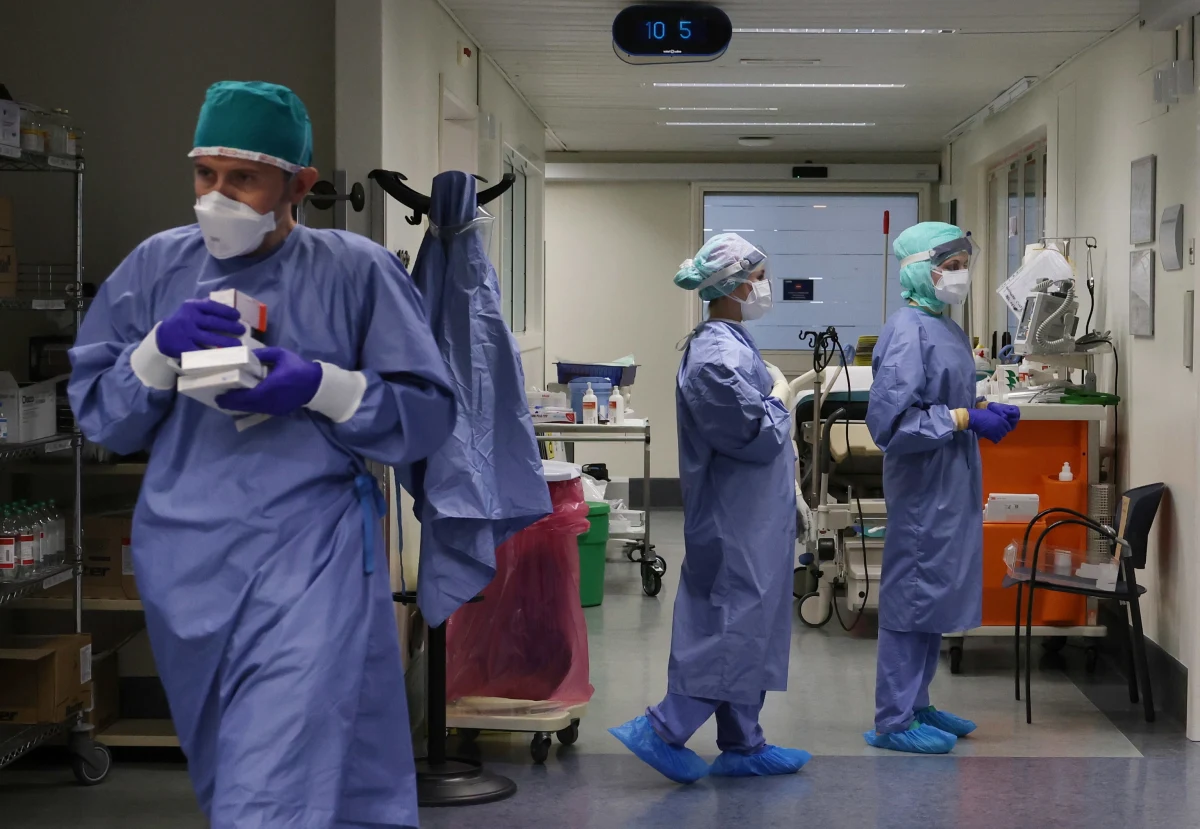 Zmieniły się zasady raportowania o najnowszych zakażeniach koronawirusem w kraju. Sanepid nie przesyła już informacji na przykład samorządom. Dane mają być publikowane tylko na stronie rządowej. Samorządowcy są tą decyzją oburzeni, ponieważ dane są niezbędne chociażby dla miejskich centrów zarządzania antykryzysowego.  