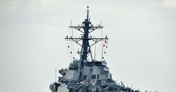 USS John S. McCain na wodach terytorialnych Rosji
