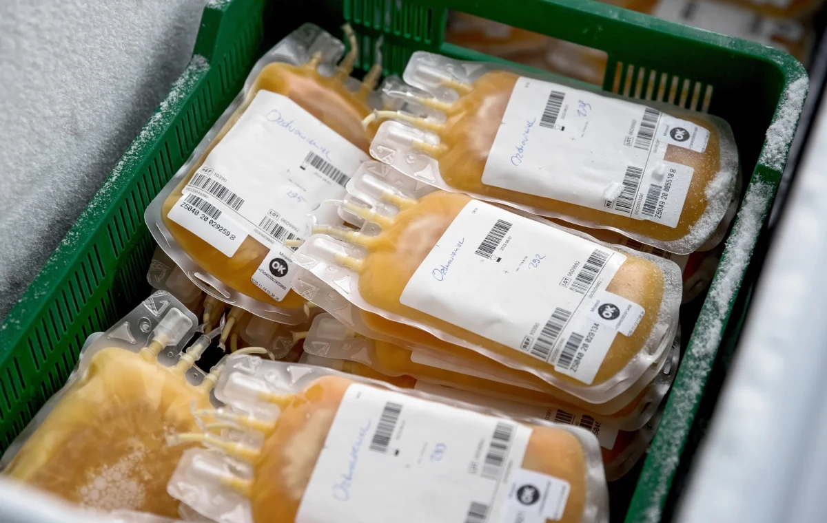 Ozdrowieńcy, którzy przeszli Covid-19 i którzy honorowo oddają osocze mogą, tak jak krwiodawcy, odpisać specjalną ulgę w PIT - poinformował we wtorek resort finansów. Przypomniano, że ulga wynosi 130 zł na 1 litr oddanej krwi czy osocza.