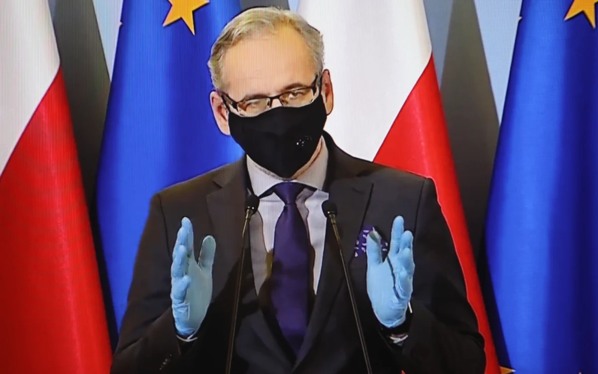 Ministerstwo Zdrowia poinformowało o uruchomieniu strony internetowej prezentującej codzienne raporty zakażeń koronawirusem. Specjalna mapa podaje dane także z poziomu powiatów, co do tej pory robiły lokalne sanepidy. Efekty jednak ciężko pochwalić.