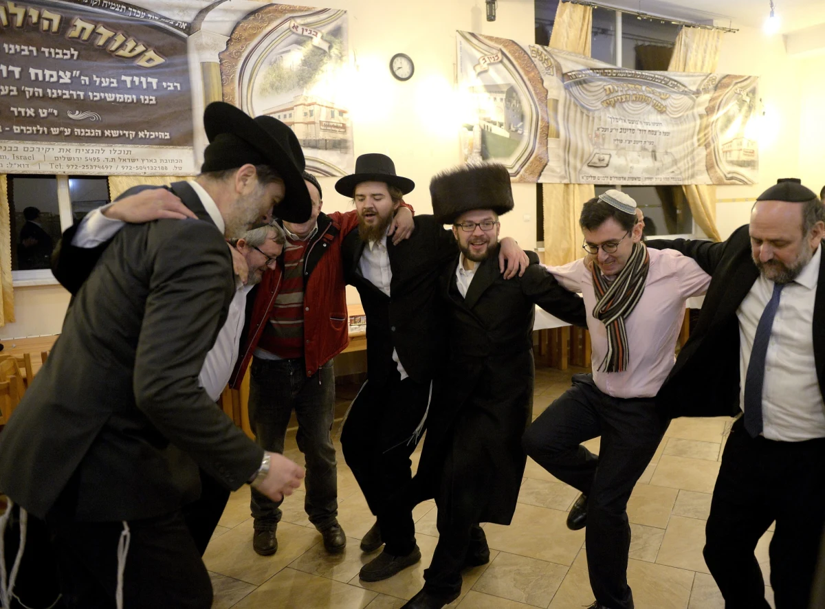 Synagoga Yetev Lev w nowojorskim Williamsburgu została ukarana grzywną w wysokości 15 tys. dolarów. To kara za zorganizowanie w czasie pandemii Covid-19 ślubu z udziałem tysięcy ludzi.