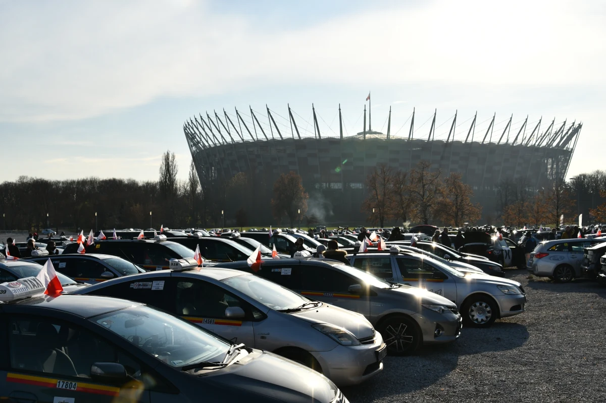 W wielu polskich miastach protestują taksówkarze. Domagają się rządowej pomocy w związku z pandemią. Przede wszystkim – chcą wpisania ich do kolejnej tarczy antykryzysowej.