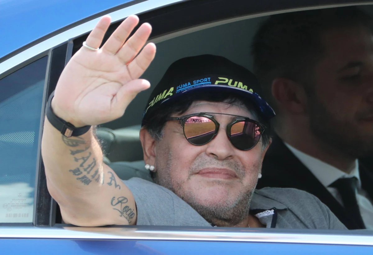 ​Zmarły w wieku 60 lat Diego Maradona, autor słynnego określenia "Ręka Boga", to kandydat do miana najlepszego piłkarza świata. Obdarzony ogromnym talentem Argentyńczyk nie radził sobie z ciężarem sławy, co skutkowało problemami zdrowotnymi.