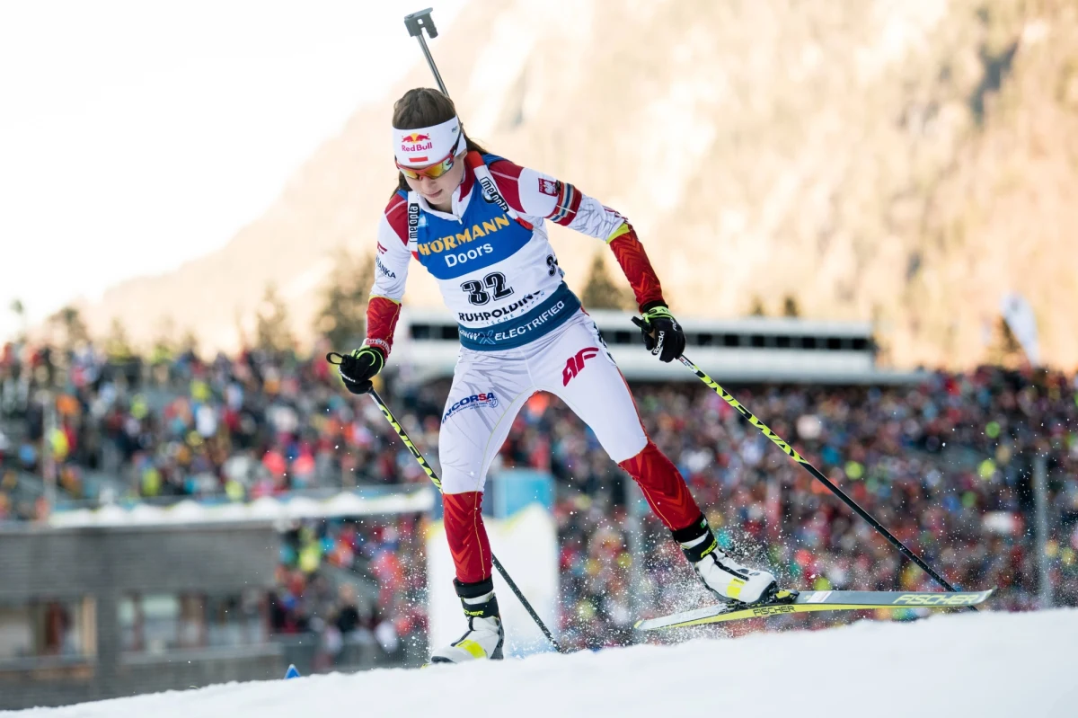 W sobotę w fińskim Kontiolahti rusza nowy sezon biathlonowego Pucharu Świata. W składzie naszej reprezentacji jest oczywiście Kamila Żuk. Młoda zawodniczki z roku na rok robi znaczące postępy. Teraz chce zrobić kolejny krok do przodu, choć w rozmowie z RMF FM przyznaje, że nie była w stanie realnie ocenić tego co chce w tym sezonie osiągnąć: "Z uwagi na zwariowany okres przygotowawczy z powodu pandemii, strachu o to czy sezon wystartuje ciężko było mi określić własne oczekiwania" - przyznaje biathlonistka.