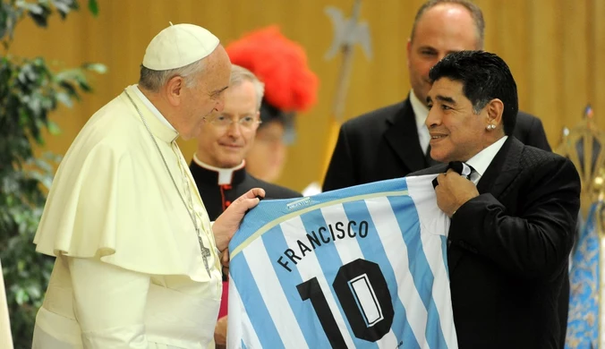 Diego Maradona nie żyje. Rzecznik Watykanu: Papież modli się za Maradonę i wspomina spotkania z nim